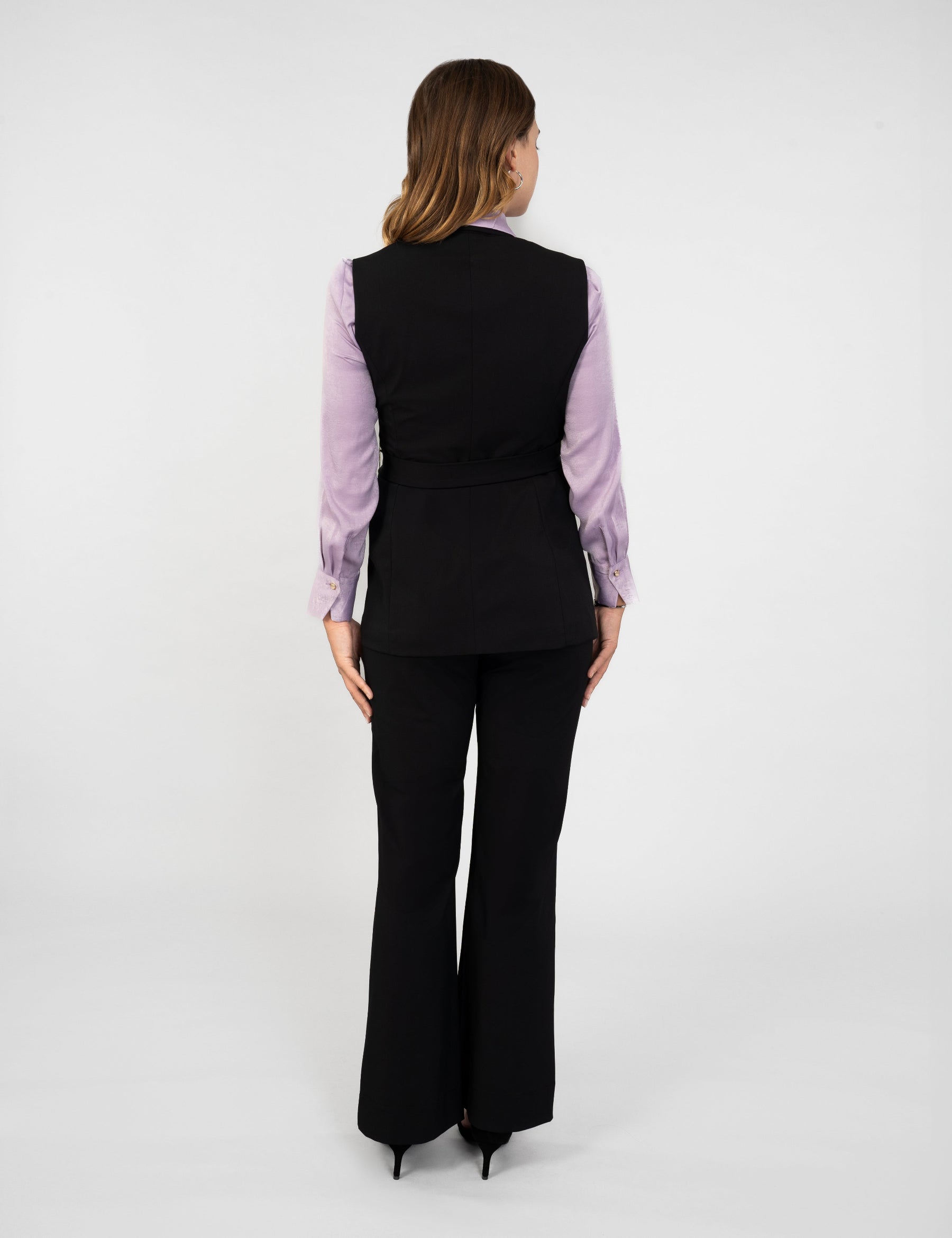 Sleeveless blazer with cord, chic office outfit, werk outfit, kantoor outfit, travelstof, travel kleding, travel pak