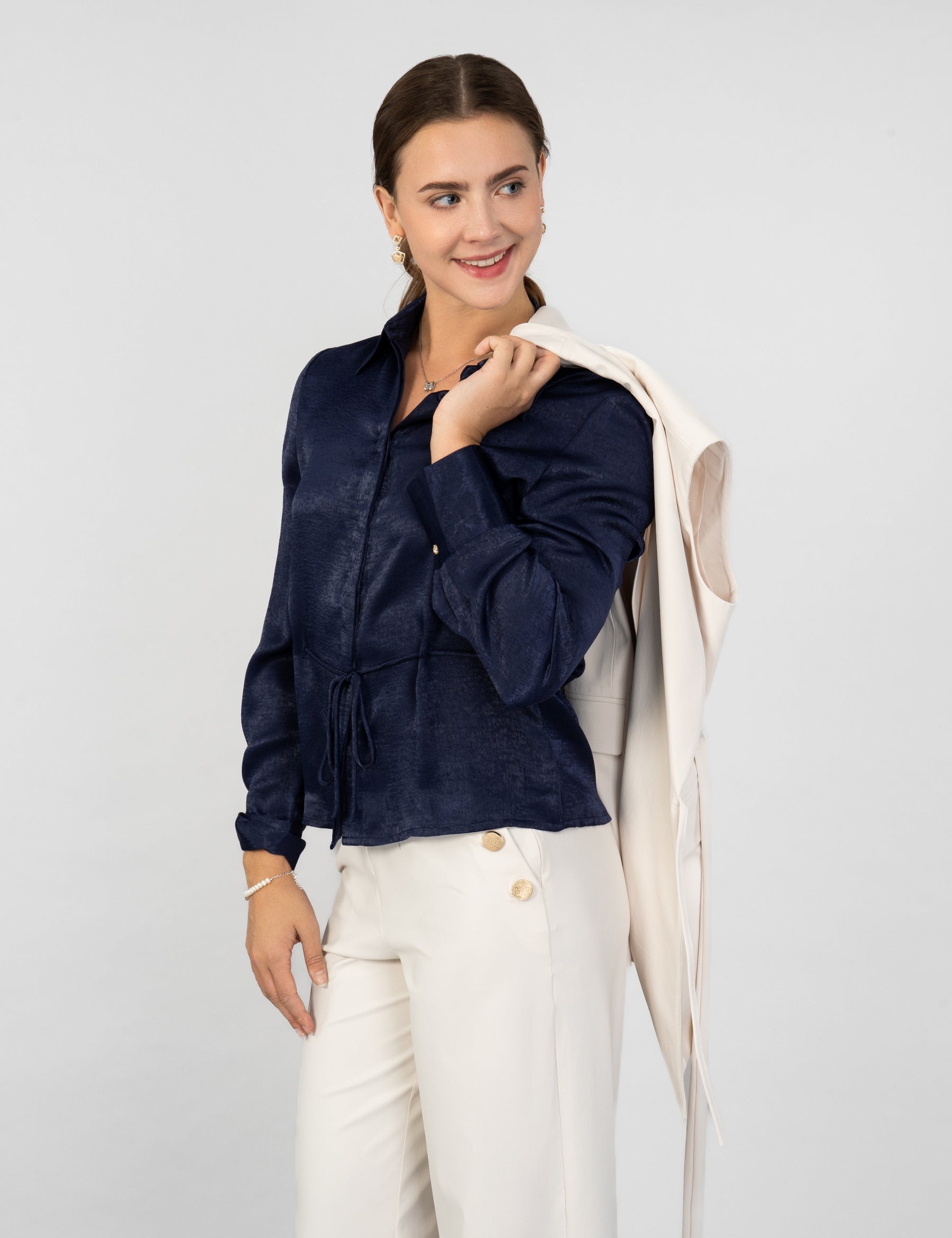 Satin blouse with cord, satijn blouse, invisible button flap, special button, office outfit, kantoor outfit, kantoor kleding 