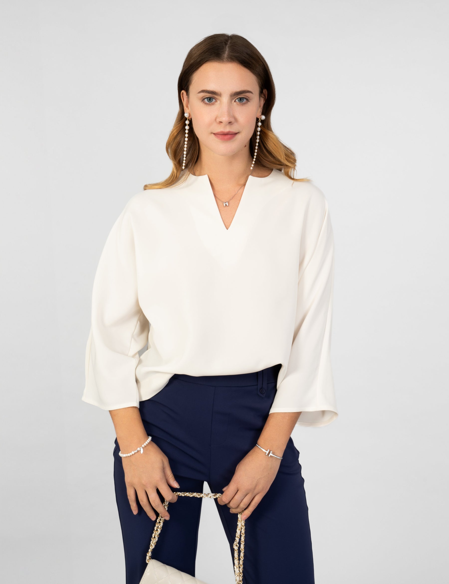 V top, v hals top, v neck top, comfortable top, flowy top, beach outfit, kantoor outfit, work outfit, office style