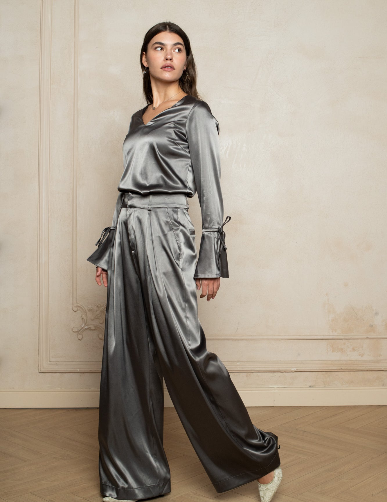 Luxurious satin blouse ony grey with cuff bow, non static, with high stretch