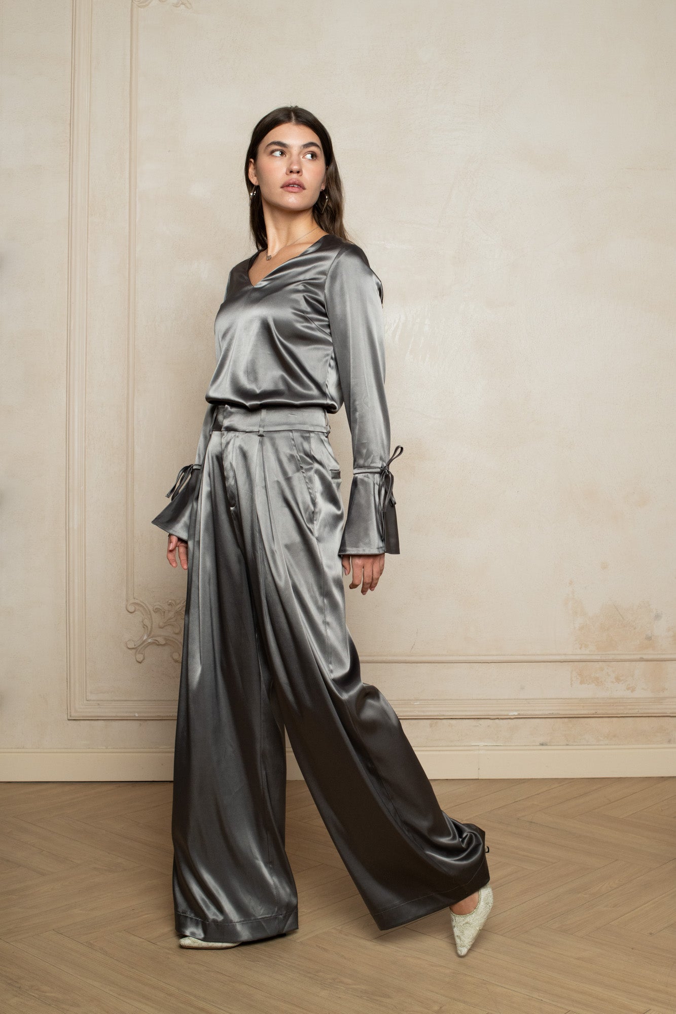 Luxurious satin blouse ony grey with cuff bow, non static, with high stretch